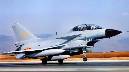 歼-10与歼-11,两款战机的大小对比,歼-10与歼-11战机尺寸对比,大小之战的揭秘