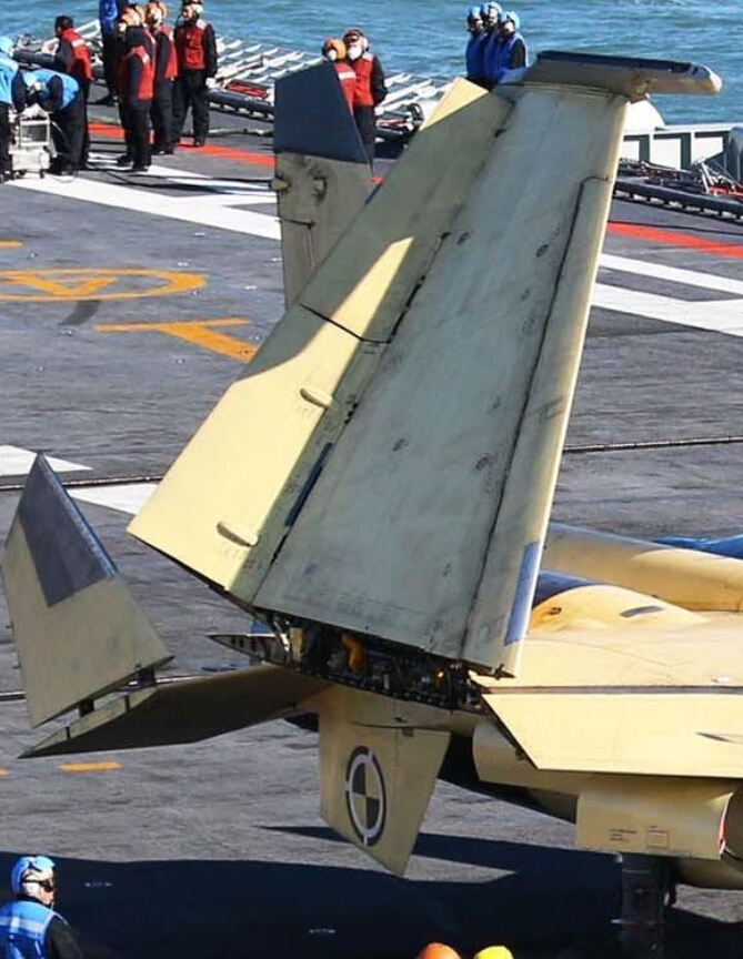 揭秘歼-15战斗机机翼折叠背后的科技奇迹，揭秘歼-15战斗机机翼折叠背后的科技奥秘