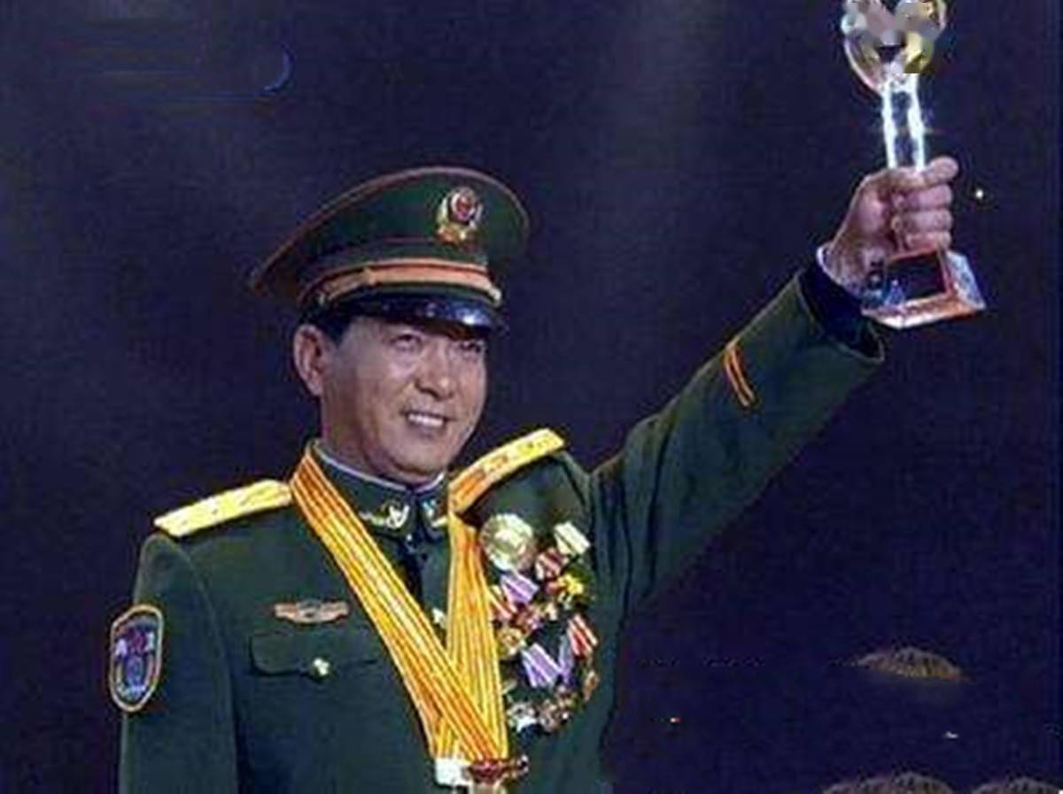 独臂将军丁小军，生平简历与非凡人生，独臂将军丁小军，生平简历与非凡人生的传奇故事