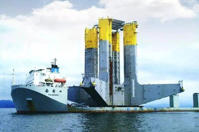 半潜船浮箱移动,技术原理与应用探讨,半潜船浮箱移动技术解析与应用探讨