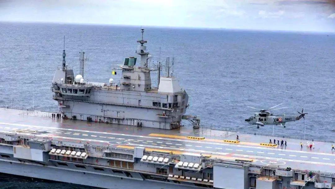 维克兰特号航母的磕头仪式,印度海军的骄傲与期待,维克兰特号航母的磕头仪式,印度海军的荣耀与未来展望