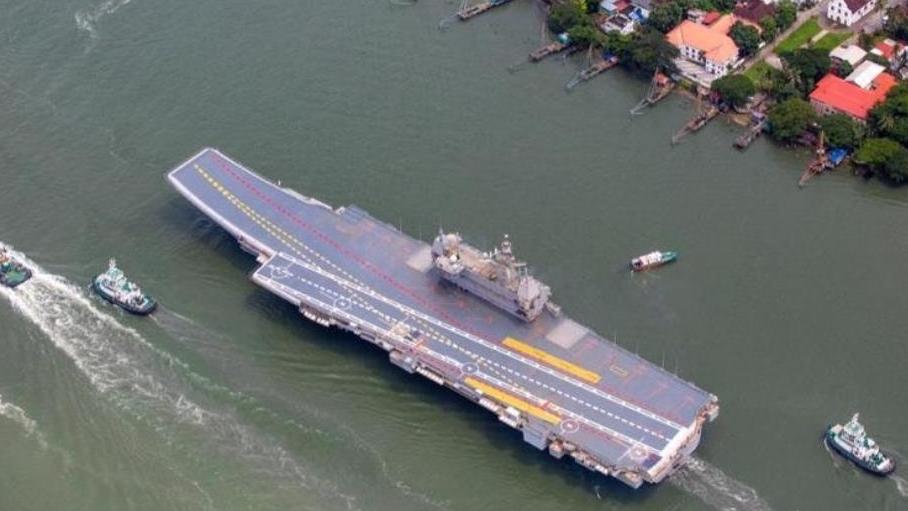 维克兰特号航母的磕头仪式,印度海军的骄傲与期待,维克兰特号航母的磕头仪式,印度海军的荣耀与未来展望