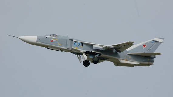 苏-24战斗轰炸机图片，历史、性能与战略价值的展现，苏-24战斗轰炸机，图片、历史、性能及战略价值全解析